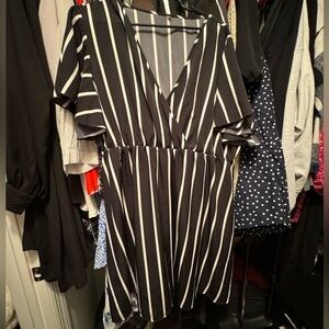 🌼Black and white striped casual dress